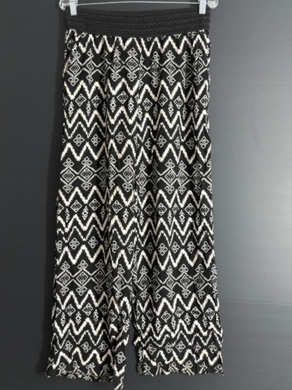 Joe B Womens Wide Leg Pants Size L Palazzo Culotte Black White Geometric Rayon